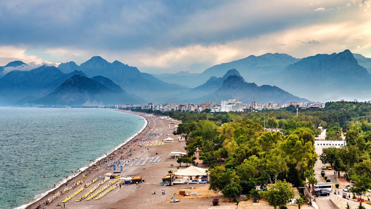 Antalya'da Araç Kiralama Rehberi: Tatil İçin 10 Önemli İpucu